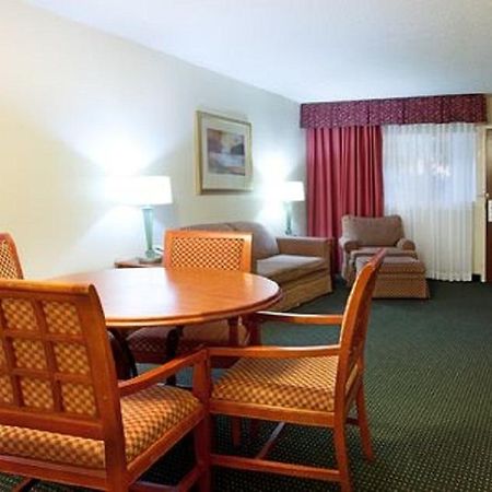 Ramada Inn Lafayette Conference Center Værelse billede