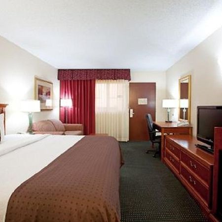 Ramada Inn Lafayette Conference Center Værelse billede