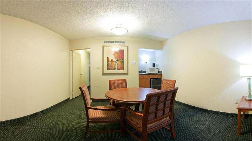 Ramada Inn Lafayette Conference Center Eksteriør billede