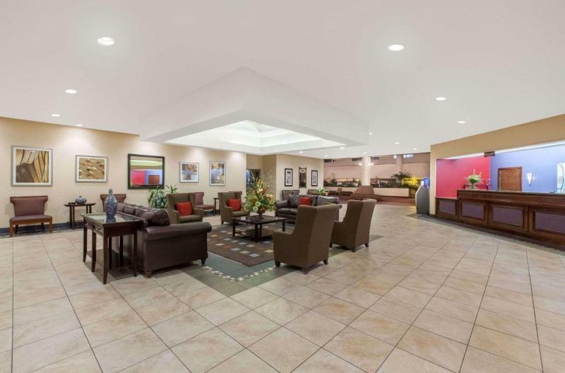 Ramada Inn Lafayette Conference Center Eksteriør billede