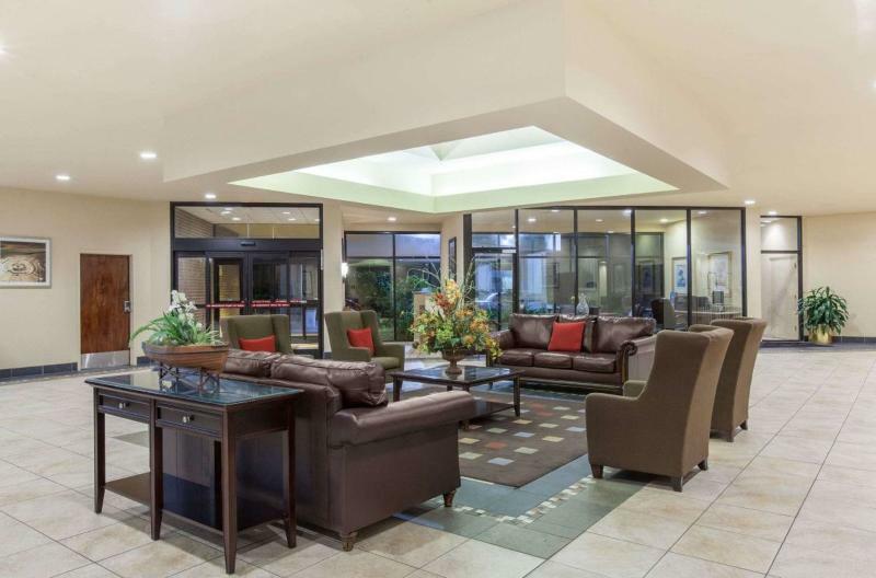 Ramada Inn Lafayette Conference Center Eksteriør billede
