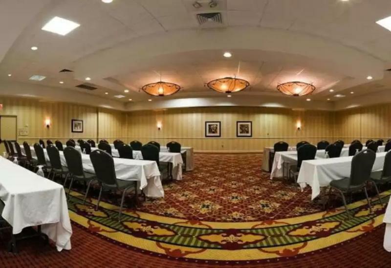 Ramada Inn Lafayette Conference Center Eksteriør billede