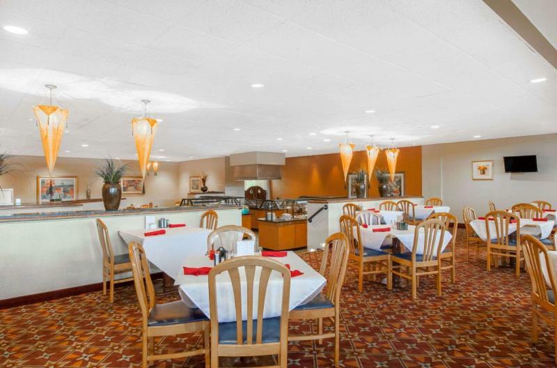 Ramada Inn Lafayette Conference Center Eksteriør billede